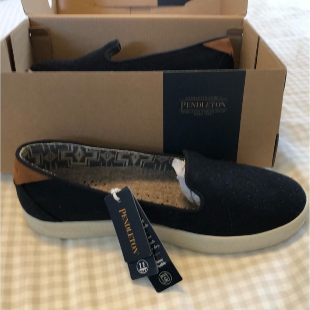 Pendleton Black Slip-on Canvas Loafers-NEW-Size 8